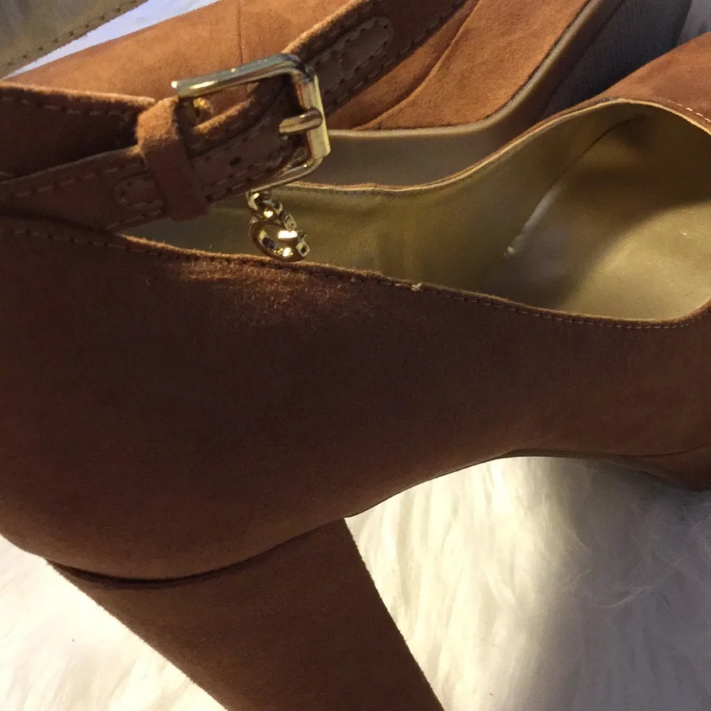 Guess platform heel